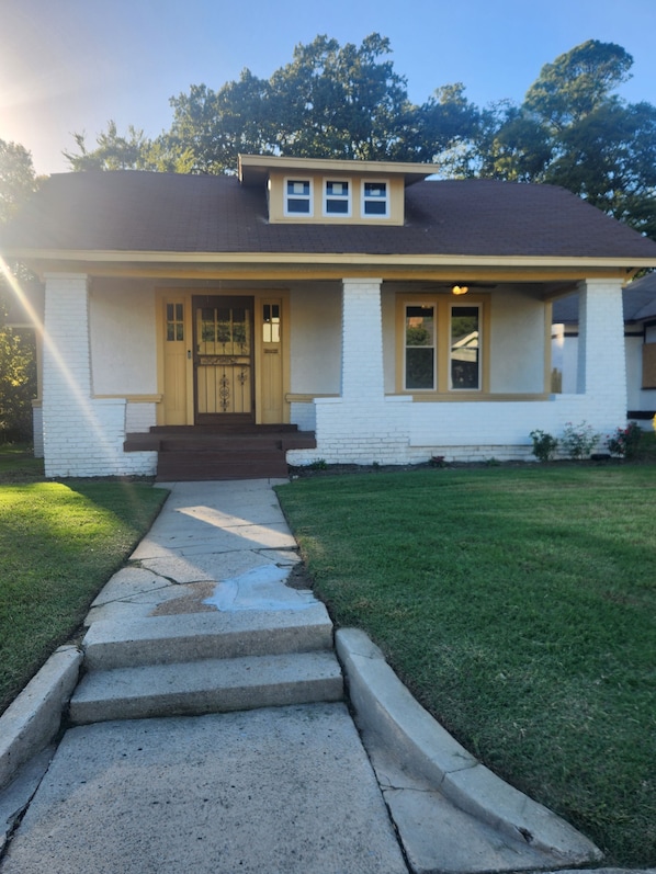 Exterior detail - Historic Comfort Bungalow (Memphis)