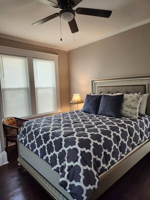 3 sovrum, skrivbord, strykjärn/strykbräda och wi-fi