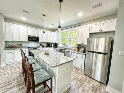 Seabrook Coastal Cottage - Beaufort and Parris Island