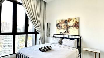 4 bedrooms, iron/ironing board, WiFi, bed sheets