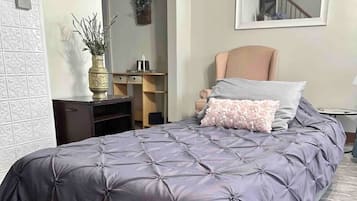 1 bedroom, desk, WiFi, bed sheets