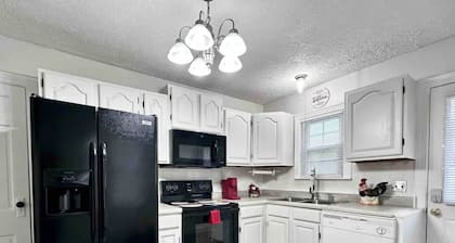 Experience Rustic Charm: Stay at Trestle Creeks Original Farmhouse with Vrbo!