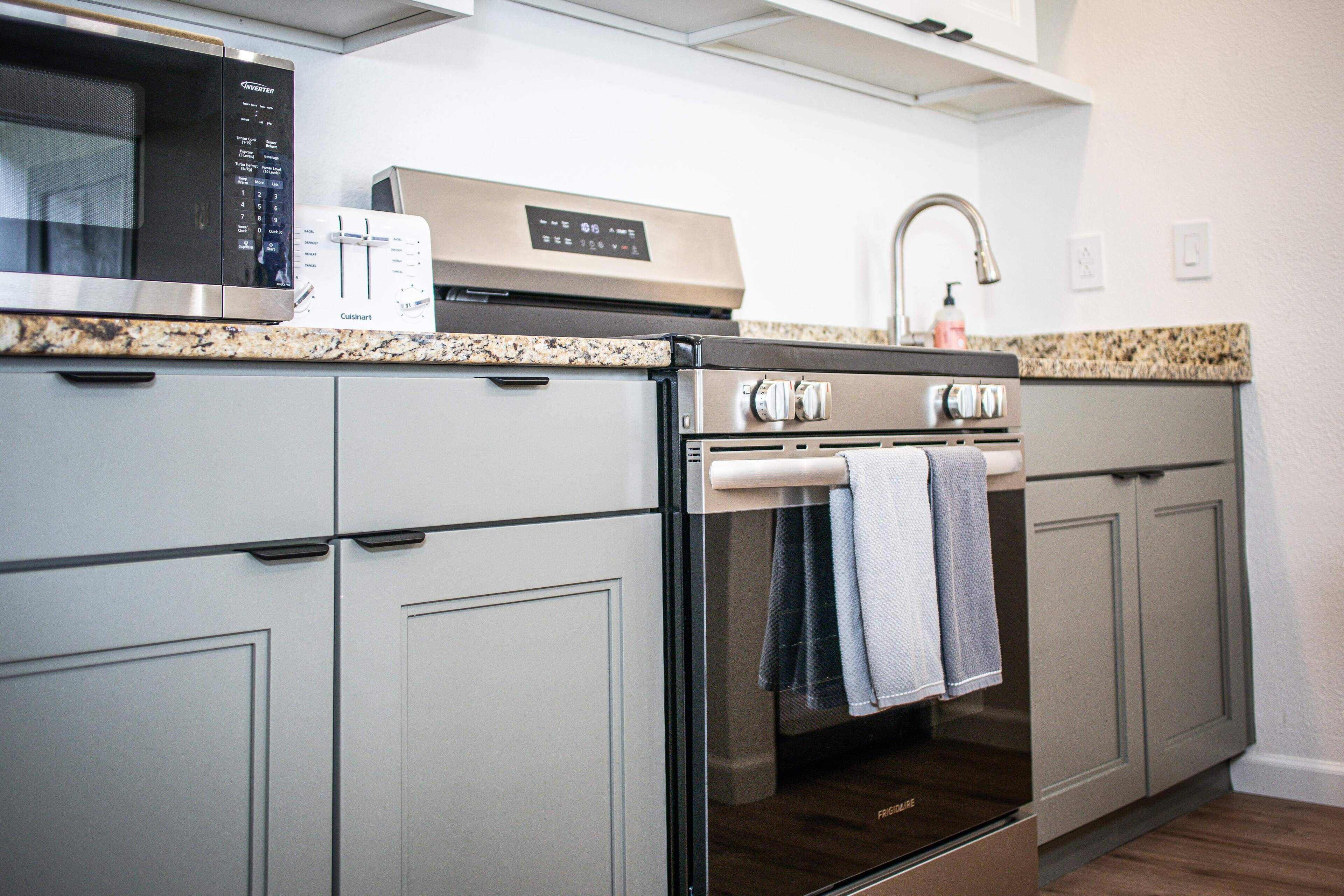 Frigorífic, microones, forn i placa de cuina 