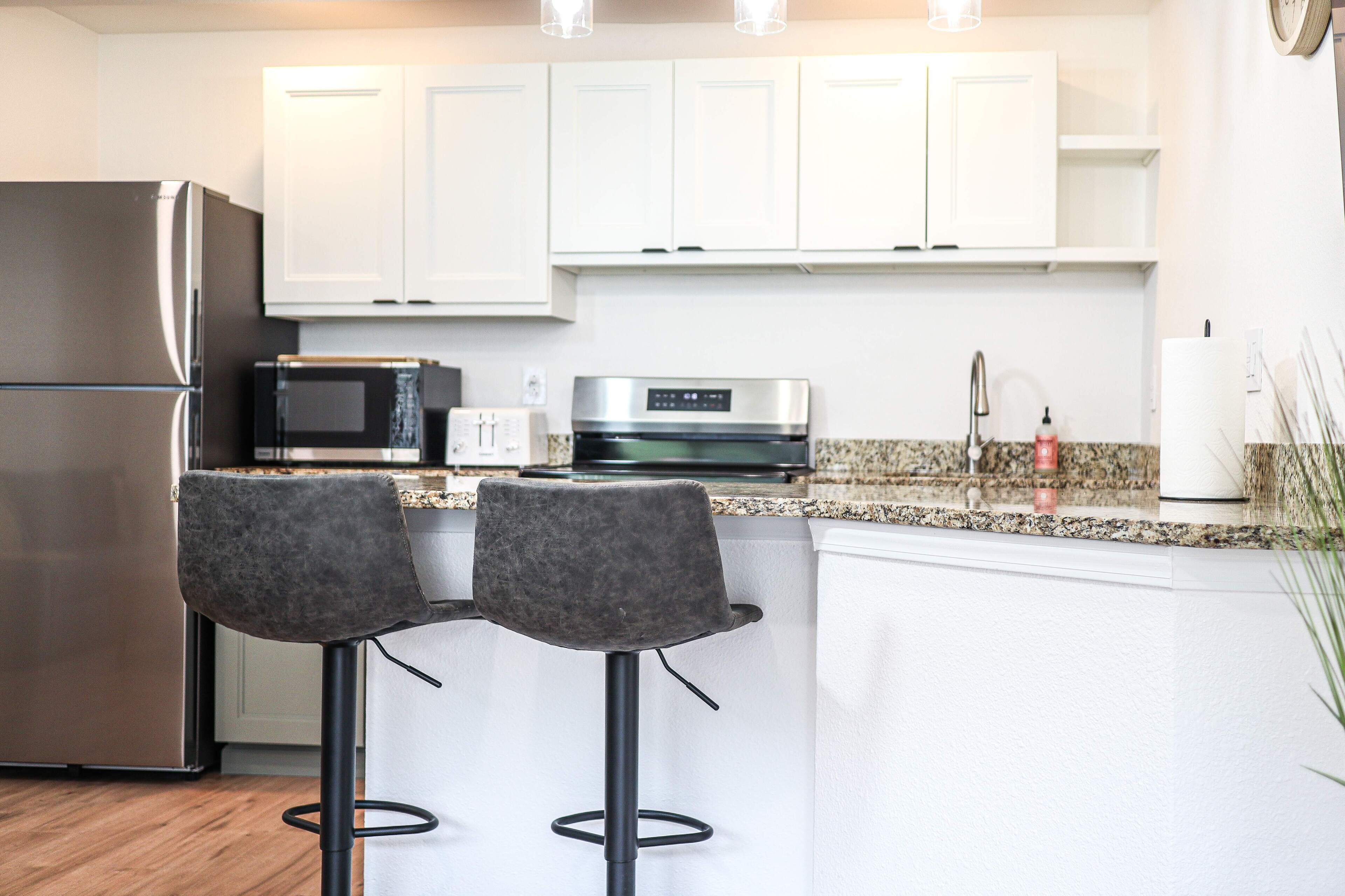 冰箱、微波炉、烤箱、炉灶