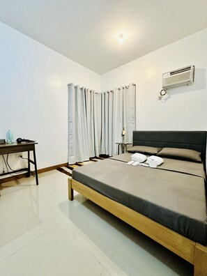 3 Schlafzimmer, Schreibtisch, Bügeleisen/Bügelbrett, WLAN