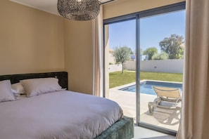 3 habitaciones, tabla de planchar con plancha, wifi y ropa de cama