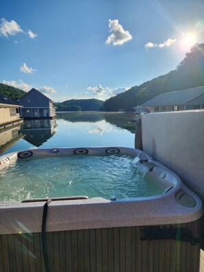 Outdoor spa tub - Heavenly Hideaway  Floating Cabin with a **HOT TUB** Norris Lake, Whitman Hollow (LaFollette)