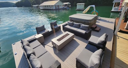 Heavenly Hideaway Floating Cabin with a **HOT TUB** Norris Lake, Whitman Hollow