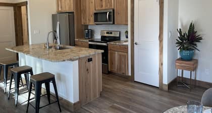 NEW Cottage 4 Blocks from Downtown Loveland CO