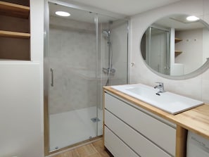 Hair dryer, towels
