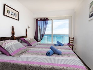 3 bedrooms, desk, iron/ironing board, WiFi