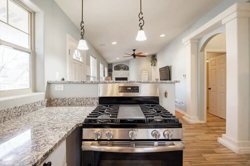 Perfectly located Mountain Home in downtown Colorado Springs. Pet friendly!