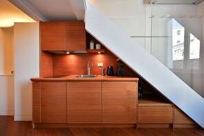 Frigorifero, microonde, lavastoviglie, macchina per tè/caffè