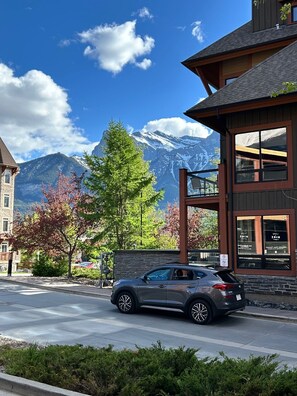 Property grounds - Lynx Lair | Ground-Floor Solara w/ Private Patio (Canmore)