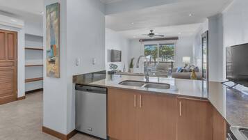 Standard Apartment | Private kitchen | Fridge, microwave, oven, stovetop