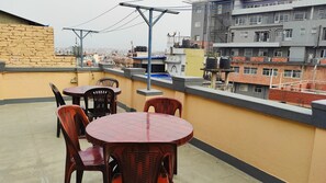 Living area - Budget Backpackers Hostel (Lalitpur)