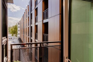 Interior - Marvelous U-District Studio w/ Laundry, nr Shops & Parks, by Blueground (Seattle)