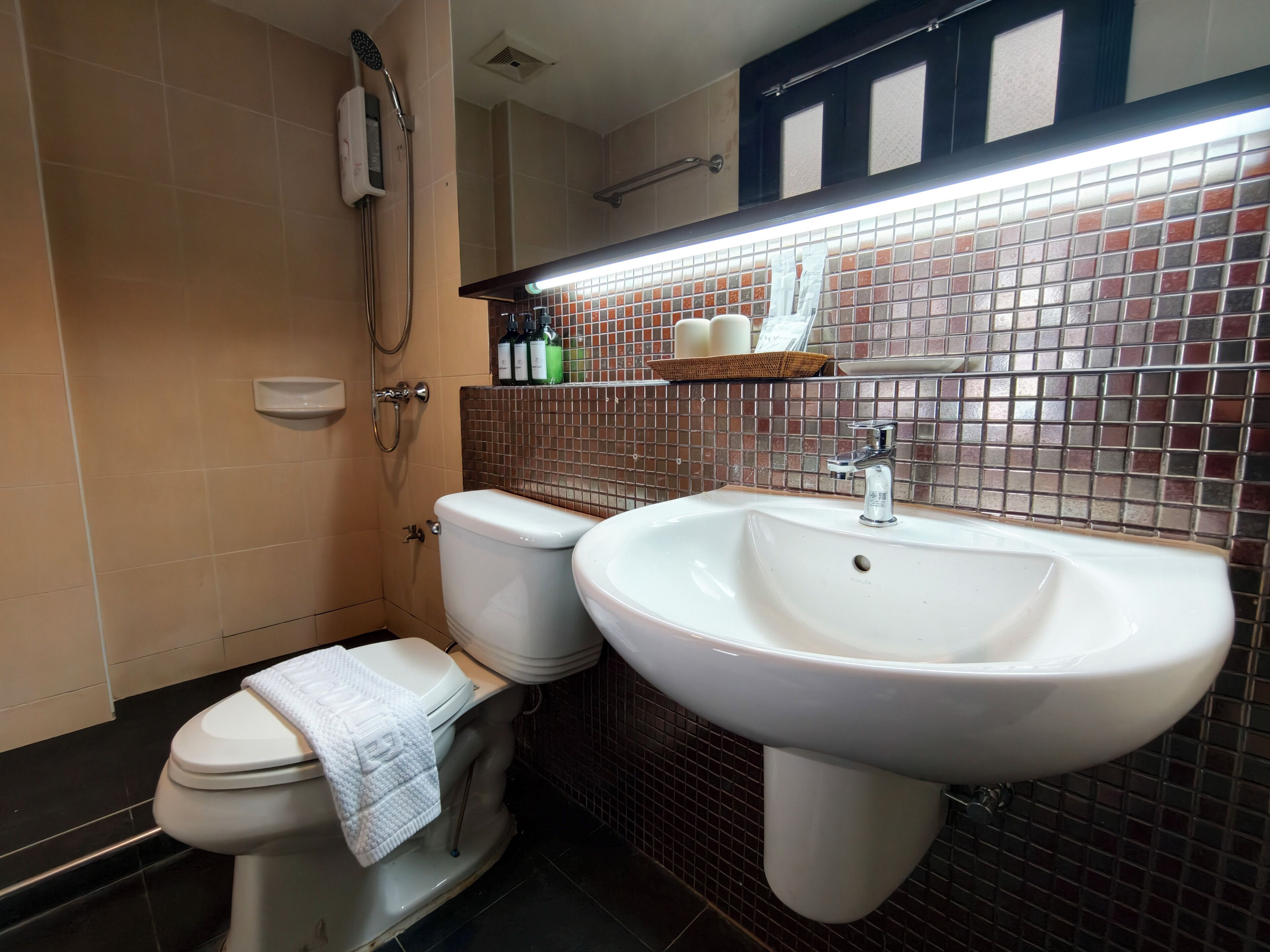 Standard Double with Pool View | Bathroom