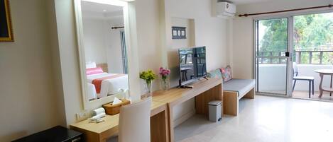 Superior Twin with Mountain View | Mörkläggningsgardiner och gratis wi-fi