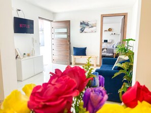 Interior - [Minimal Design Suite] 4min of Center + Free parking (Cuenca)