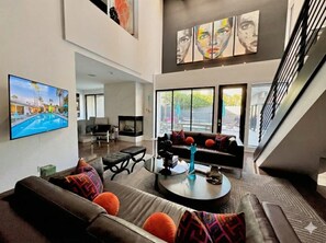 Smart TV, fireplace, books - New! Villa Moderne: Modern Luxury, Private Pool (Palm Springs)