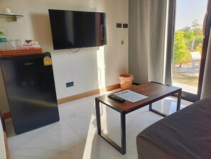 Comfort Bungalow, Penyaman udara | Ruang tamu | 45 inci sebuah televisyen pintar dengan digital 