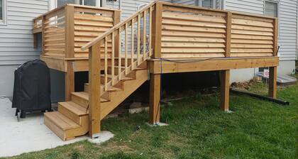 2-bedrm lower level pvt apt w/full kitchen & only 12 mi / 21 km from KC Stadium