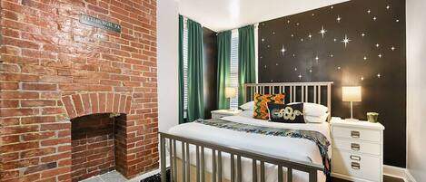 3 chambres, bureau, fer et planche à repasser, lit parapluie