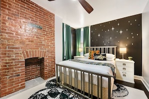 3 bedrooms, desk, iron/ironing board, travel crib