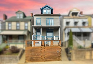 Exterior - Cute Apt Minutes from Downtown and Stadiums!! (Pittsburgh)