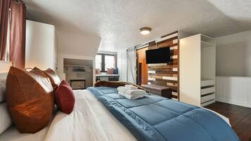 1 bedroom, desk, iron/ironing board, travel crib