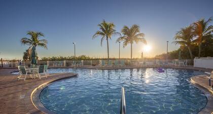 Leave Your Worries Behind! Premier Beachfront Resort. Pools, Hot Tubs, Beachfront Tiki Bar, Cafe.