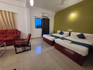 Deluxe Studio Suite | Egyptian cotton sheets, premium bedding, down duvets, memory-foam beds