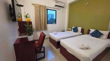 Deluxe Twin Room | Egyptian cotton sheets, premium bedding, down duvets, memory-foam beds