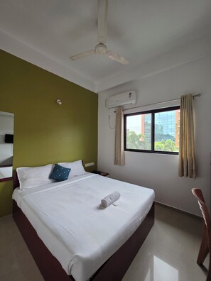 Deluxe Single Room | Egyptian cotton sheets, premium bedding, down comforters - Sulthan Hotel and Restaurant (Kanayannur)