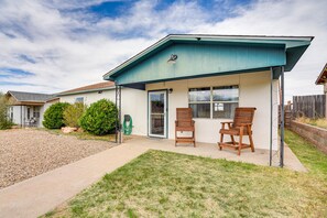 Exterior - New Mexico Smart Home w/ Private Yard & Grill (Tucumcari)