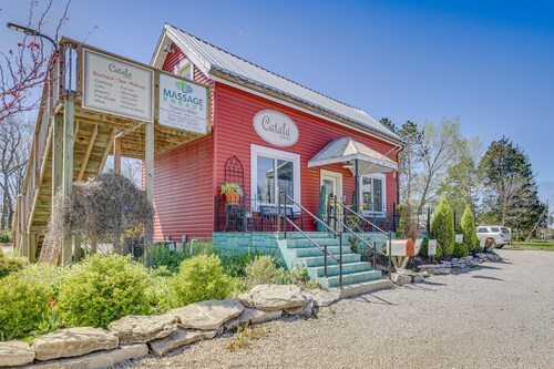 New Melle Apartment Near Missouri Wine Country