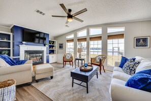 TV, fireplace - St Augustine Home w/ Dock & Lift on St Johns River (St. Augustine)