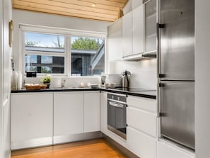 Réfrigérateur, four à micro-ondes, lave-vaisselle