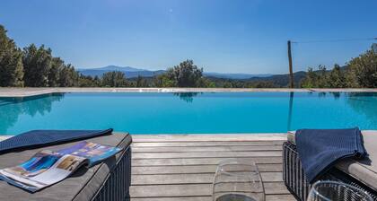 Surrounded by the verdant Tuscan countryside, a charming independent villa for 10 with a garden and
