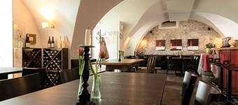 Apartment 'Bioweingut Hauerhof 99 - 3' with Private Terrace, Wi-Fi, and Air Conditioning