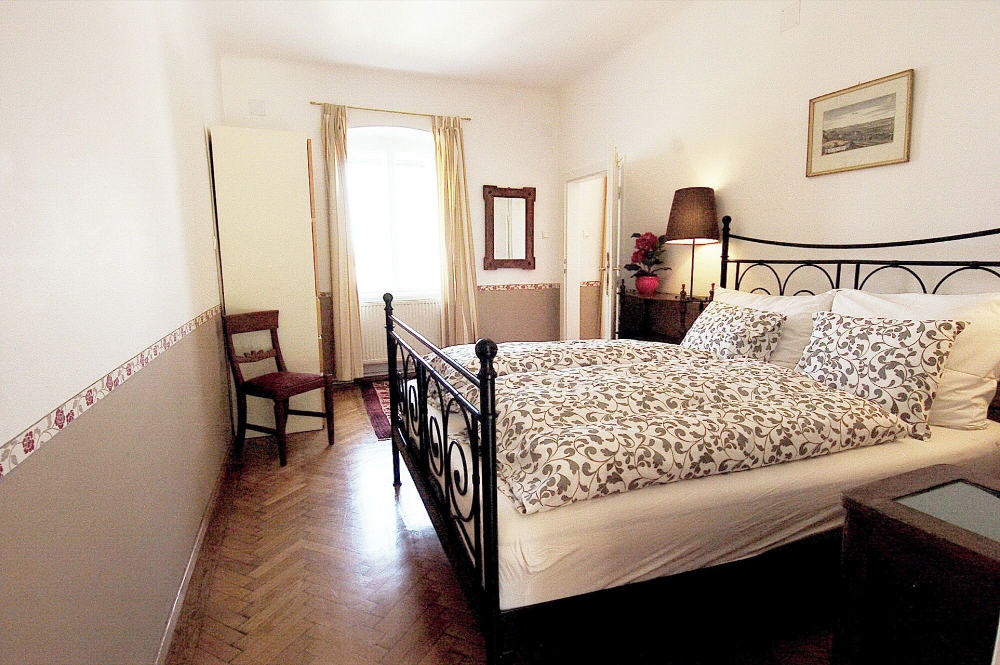 2 quartos, ferros/tábuas de passar roupa, Wi-Fi de cortesia