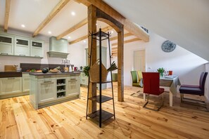 Dining - Suite with Rooftop Terrace, Lake Access, Wi-Fi, Parking & Large Garden (Dedelstorf)