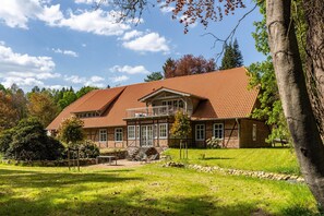 Exterior - Suite with Rooftop Terrace, Lake Access, Wi-Fi, Parking & Large Garden (Dedelstorf)