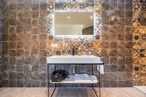 Spa - Suite with Rooftop Terrace, Lake Access, Wi-Fi, Parking & Large Garden (Dedelstorf)