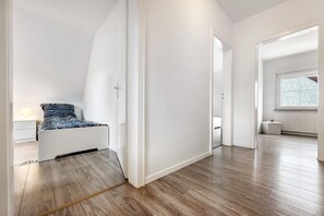 Interior - Inn 'Haus Am Garten' with Private Terrace, Garden and Balcony (Alfeld (Leine))