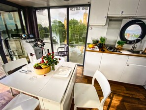 Dining - Boat 'Cosy Hannah Führerscheinfrei' with Private Terrace (Schwerin)