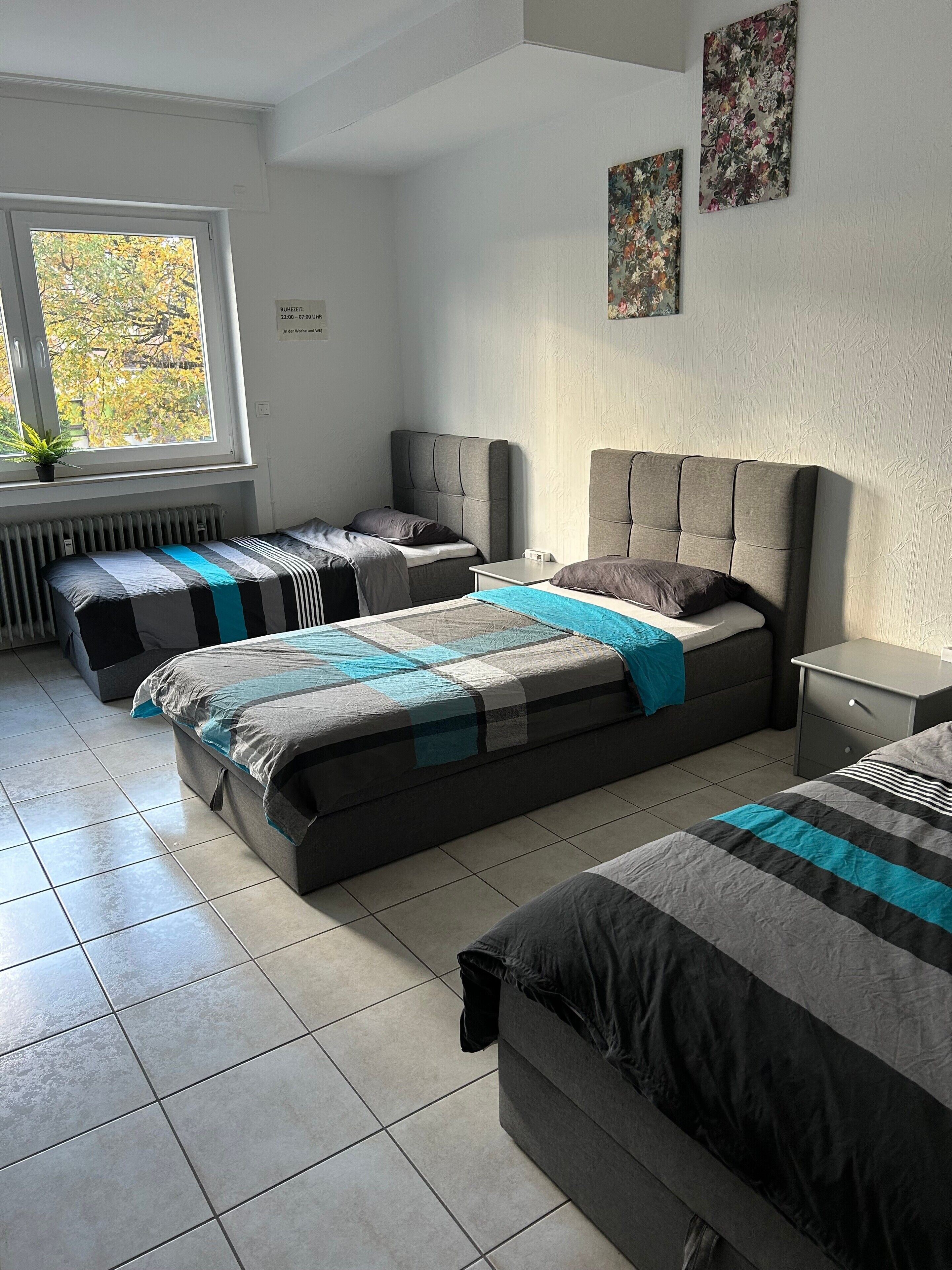 3 slaapkamers, een strijkplank/strijkijzer, gratis wifi, beddengoed