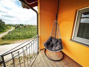 Property grounds - Apartment 'Ferienwohnung Eichert  55qm' with Balcony and Wi-Fi (Sasbach am Kaiserstuhl)