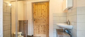 Holiday Home 'Ferienhaus Fichtelberg' with Mountain View, Private Terrace and Wi-Fi